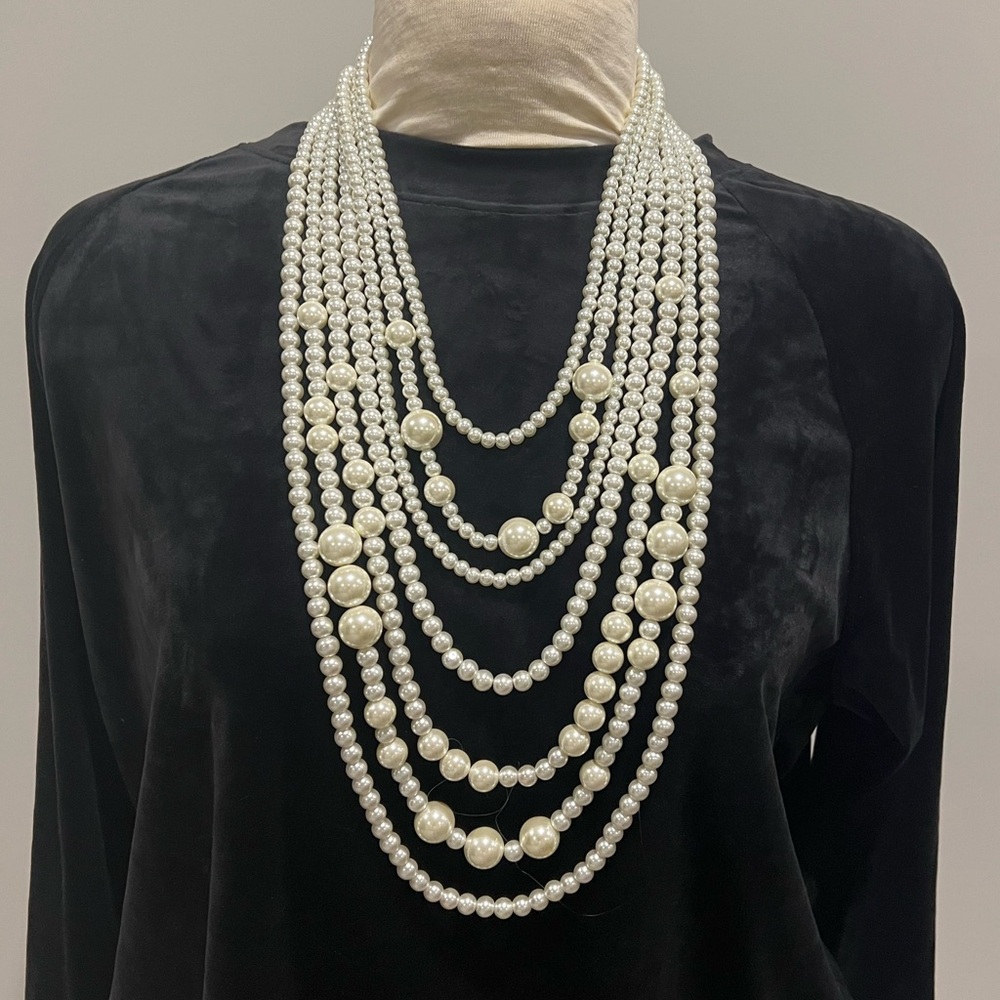 NWOT WHBM statement necklace.